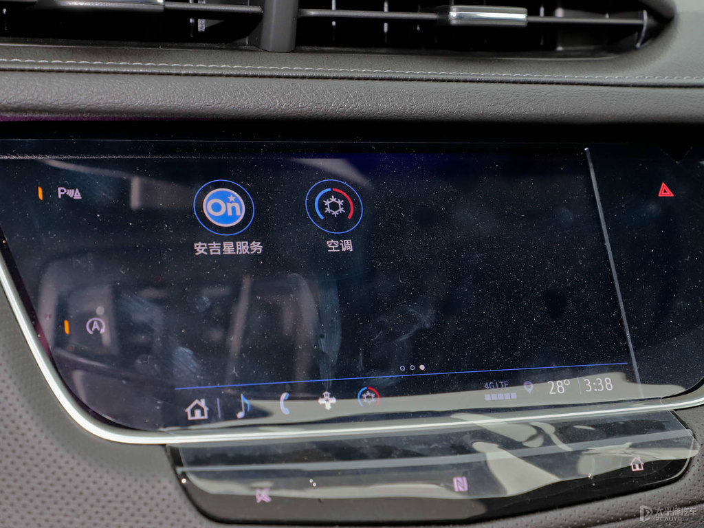 黛藍(lán)凱迪拉克XT5中控內(nèi)飾圖片