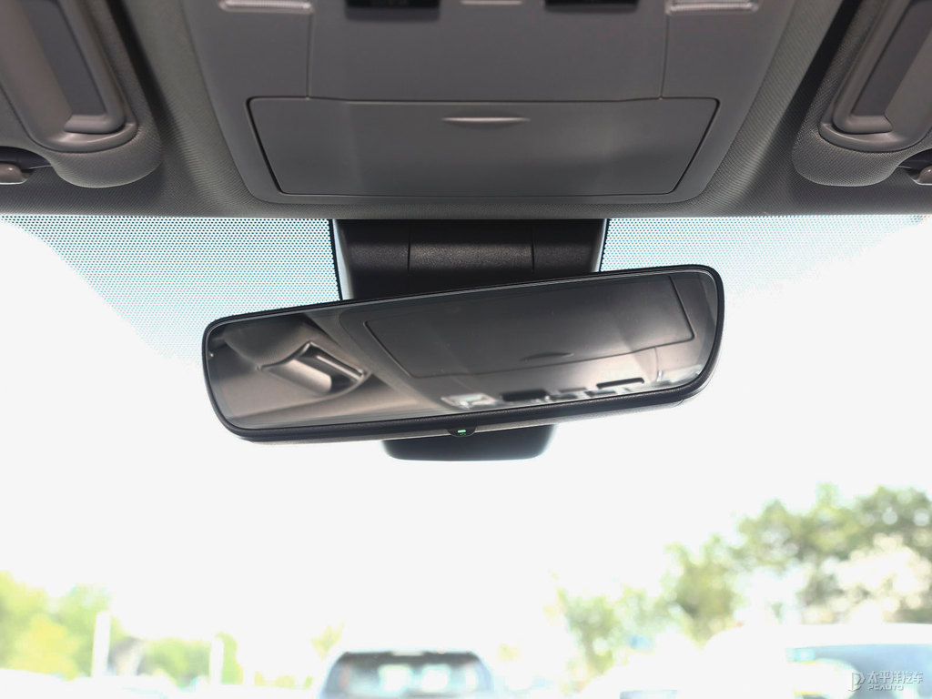 墨晶黑漢蘭達(dá)車廂內(nèi)飾圖片