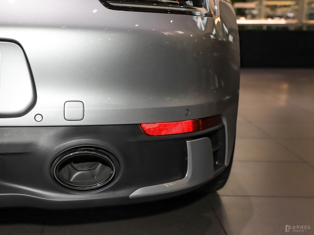 GT銀保時捷911車尾外觀圖片
