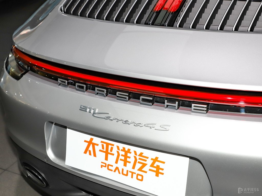 GT銀保時捷911車尾外觀圖片