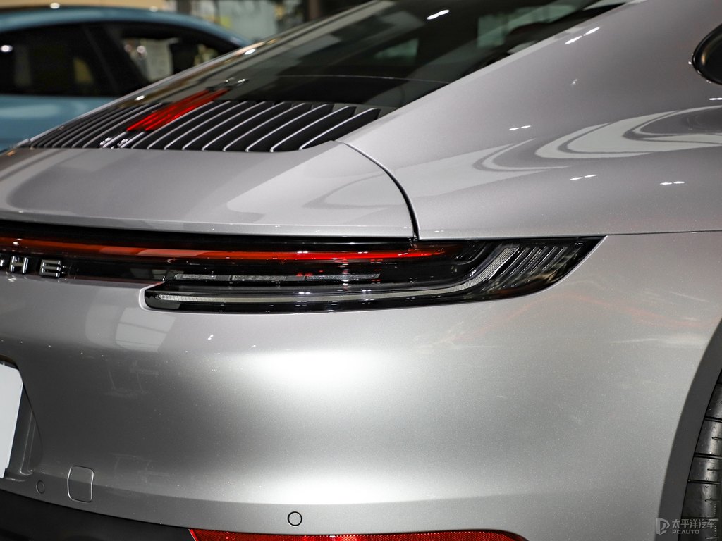 GT銀保時(shí)捷911車尾外觀圖片