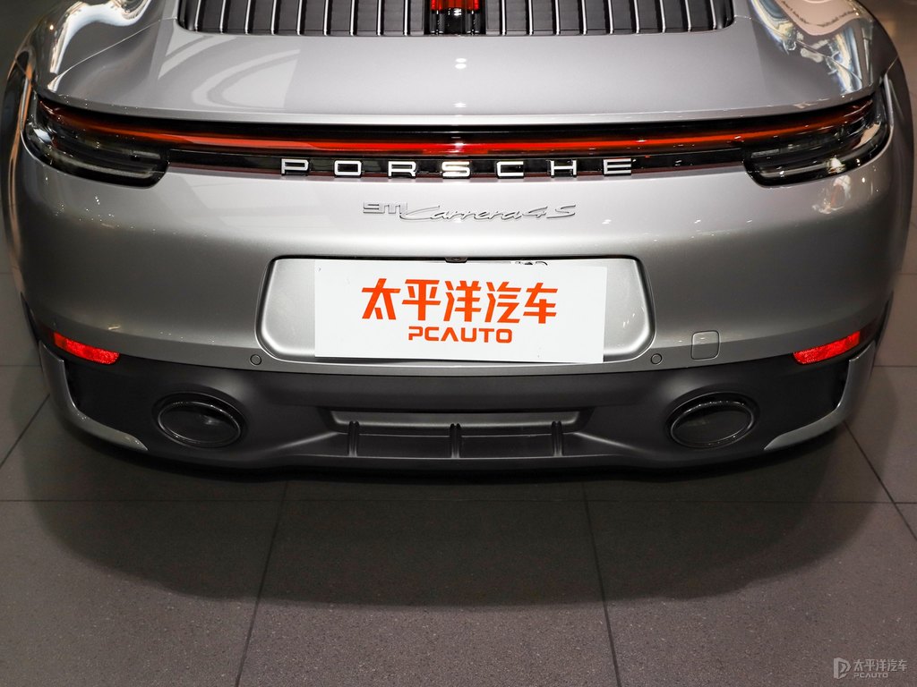 GT銀保時捷911車尾外觀圖片