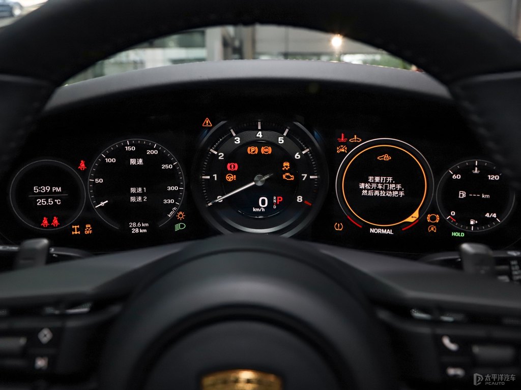 GT銀保時捷911中控內(nèi)飾圖片