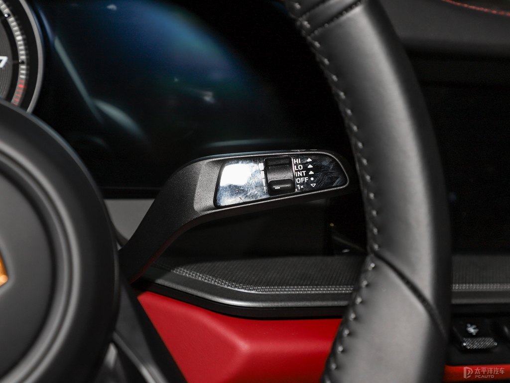 GT銀保時捷911中控內(nèi)飾圖片