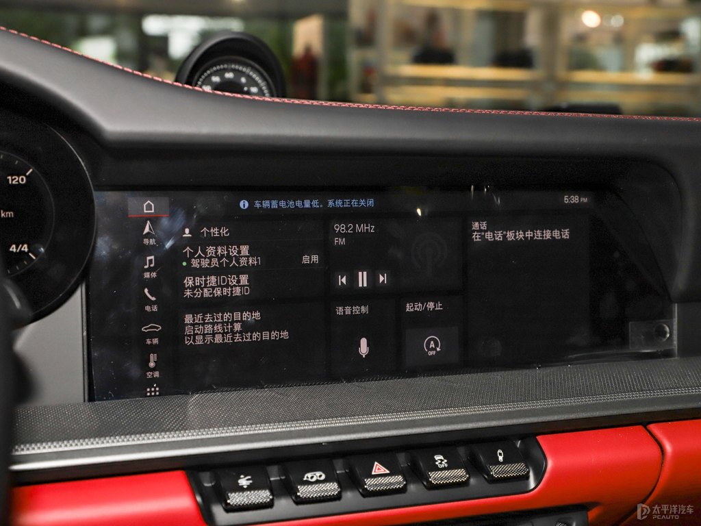 GT銀保時(shí)捷911中控內(nèi)飾圖片