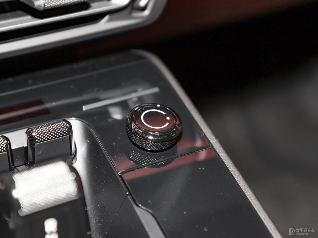 GT銀保時(shí)捷911中控內(nèi)飾圖片