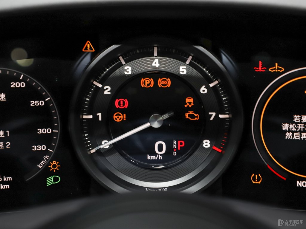 GT銀保時(shí)捷911中控內(nèi)飾圖片