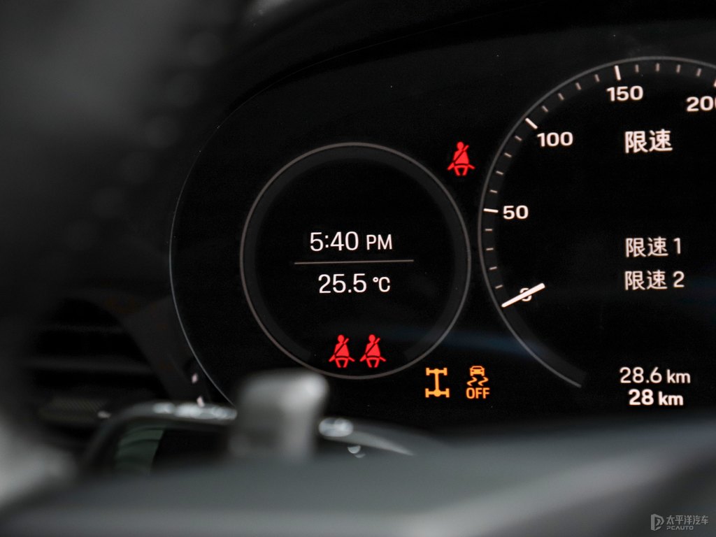 GT銀保時(shí)捷911中控內(nèi)飾圖片