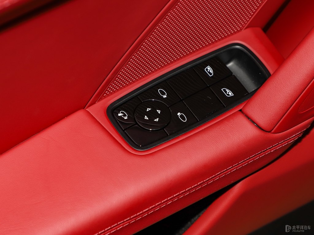 GT銀保時(shí)捷911車廂內(nèi)飾圖片