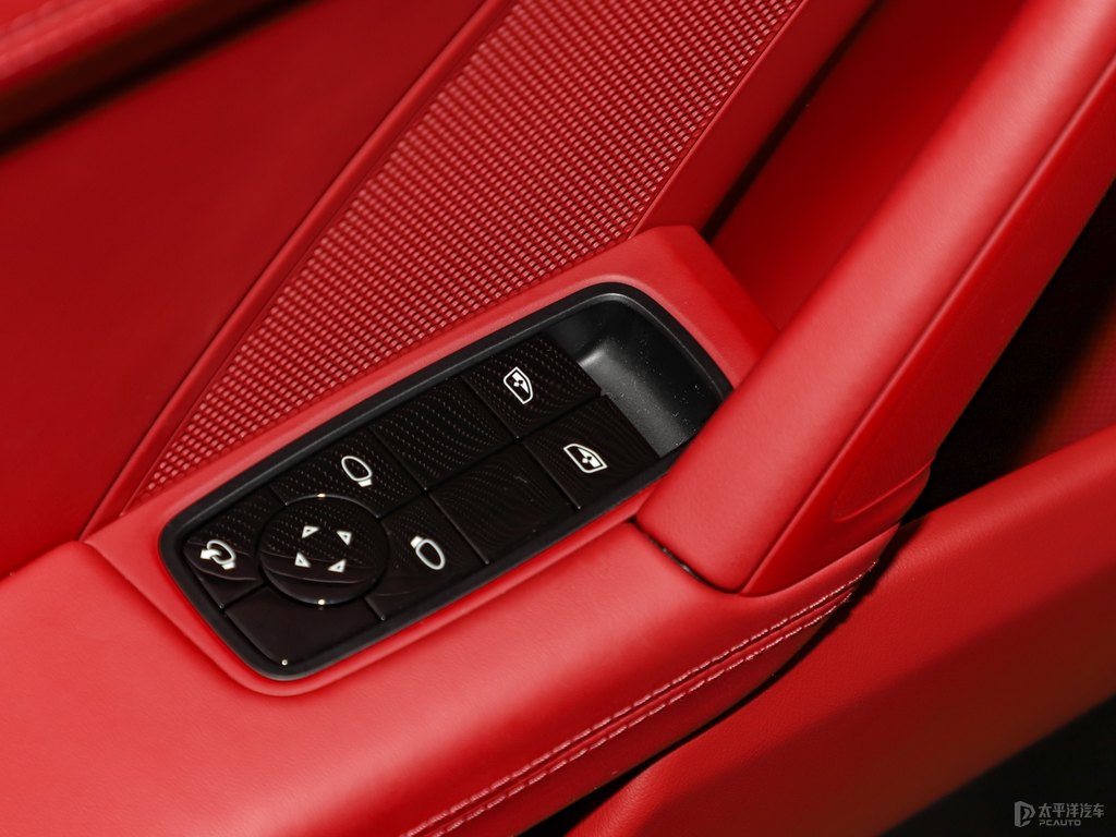 GT銀保時捷911車廂內(nèi)飾圖片