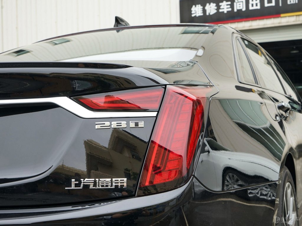 瑪雅黑凱迪拉克CT6車(chē)尾外觀圖片