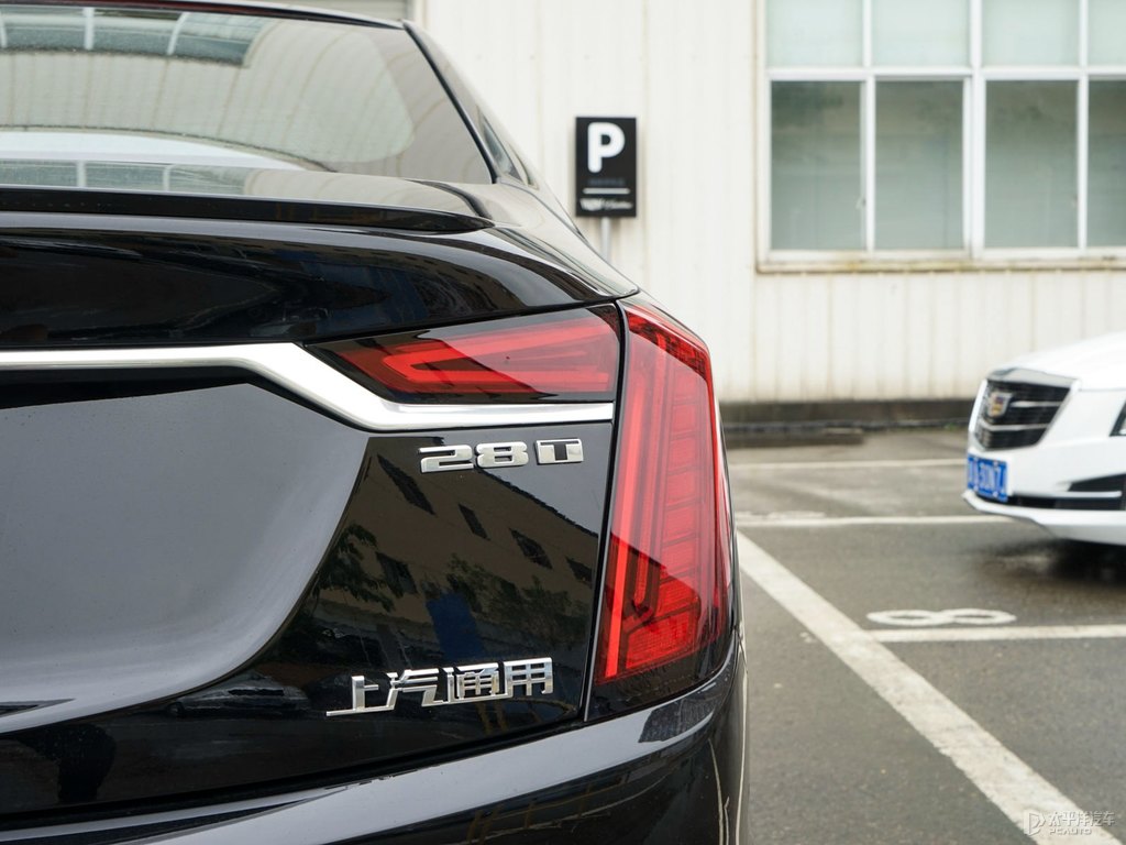 瑪雅黑凱迪拉克CT6車尾外觀圖片
