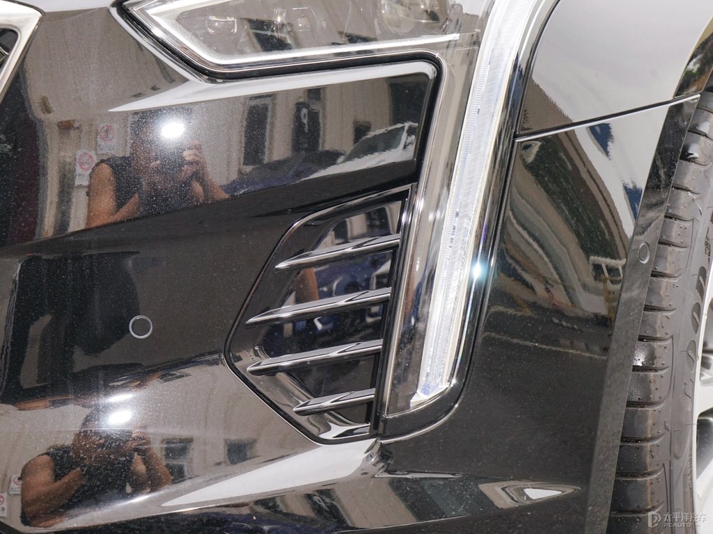 瑪雅黑凱迪拉克CT6車頭外觀圖片