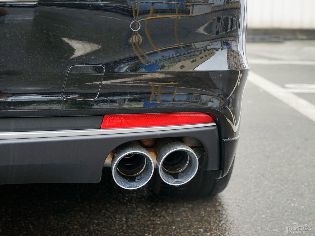 瑪雅黑凱迪拉克CT6車尾外觀圖片