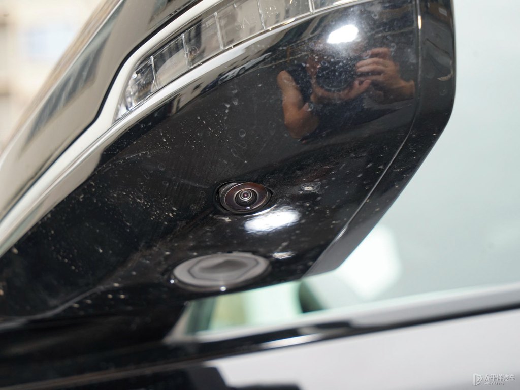 瑪雅黑凱迪拉克CT6車身外觀圖片