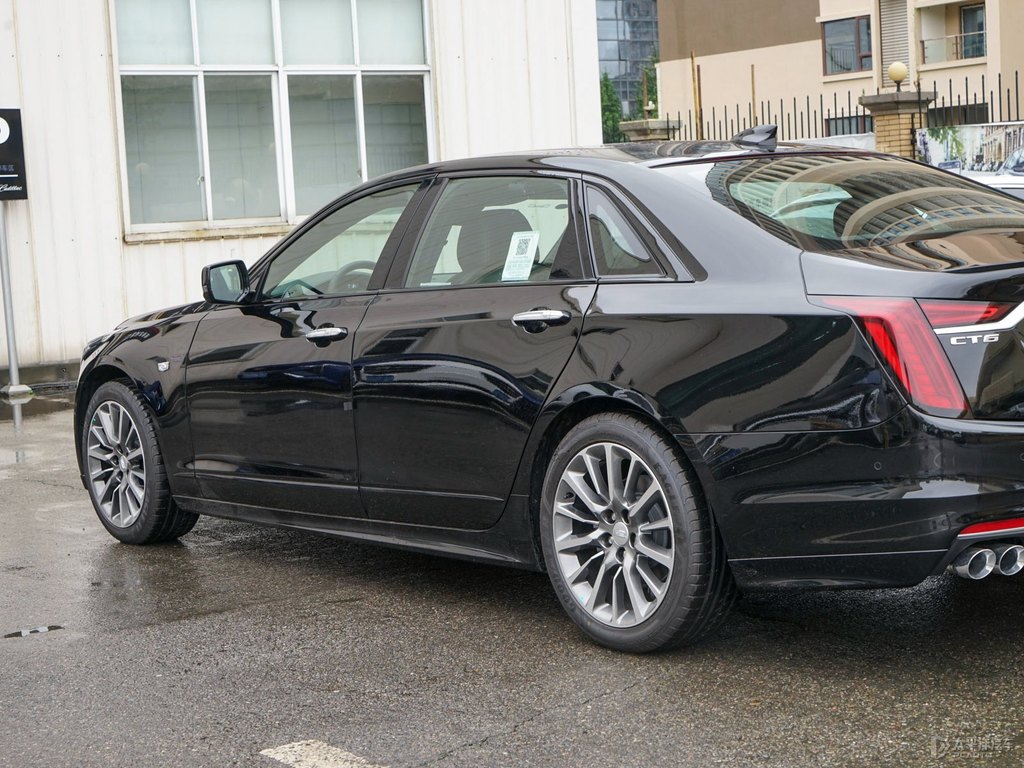 瑪雅黑凱迪拉克CT6車身外觀圖片