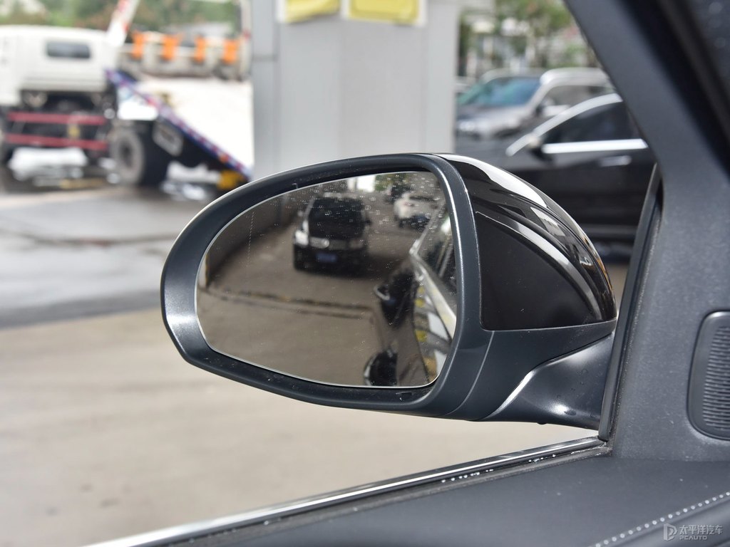 曜巖黑奔馳C級(jí)車身外觀圖片
