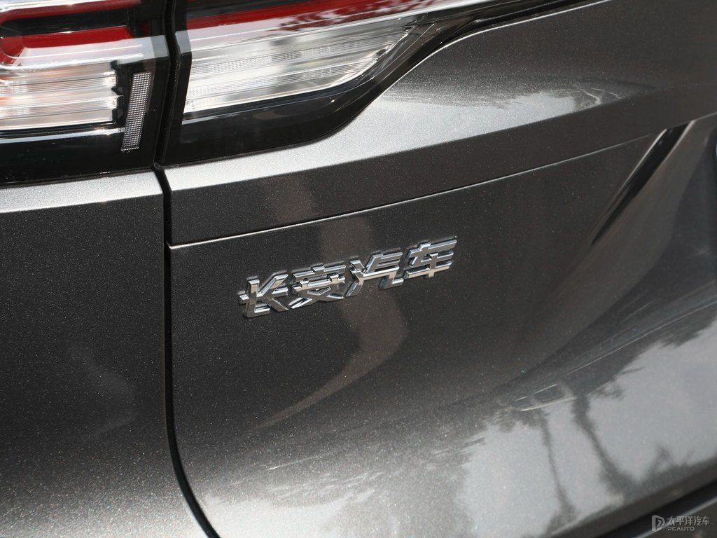 炫影灰長安CS55PLUS車尾外觀圖片