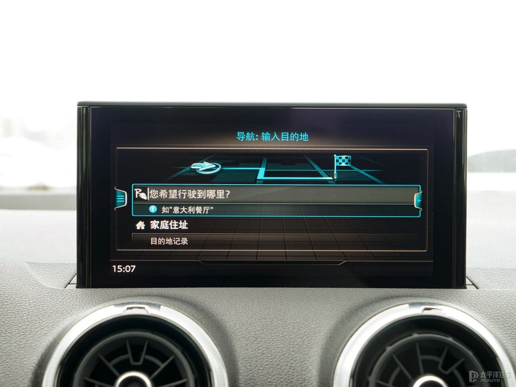 奧迪Q2L中控內(nèi)飾圖片
