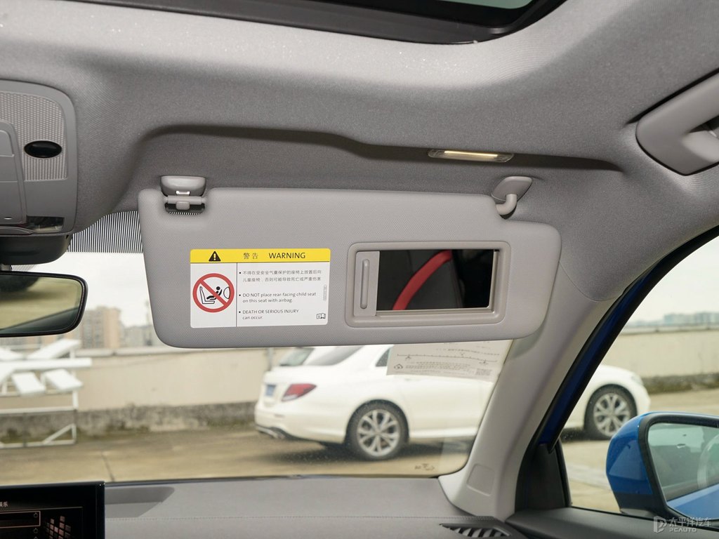 奧迪Q2L車廂內(nèi)飾圖片
