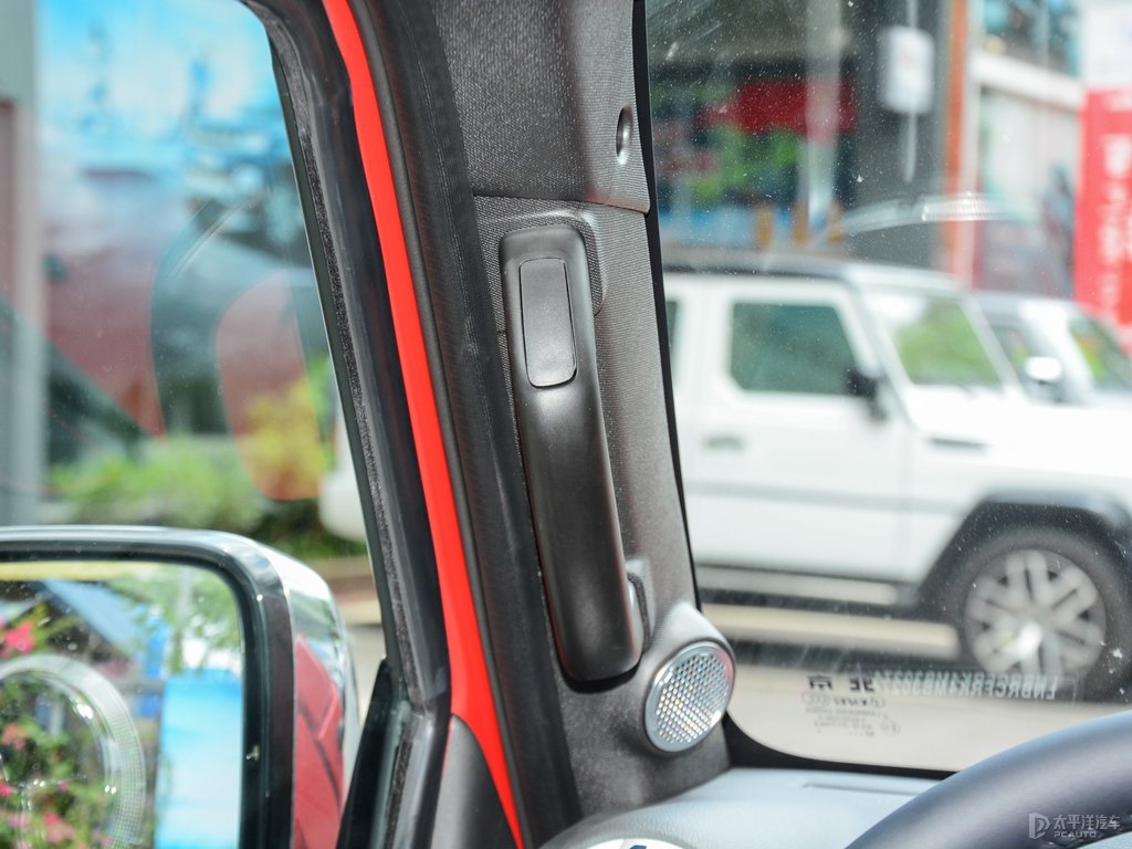 熔巖紅北京BJ40車廂內(nèi)飾圖片