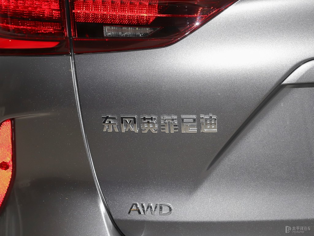水亮銀英菲尼迪QX50車尾外觀圖片
