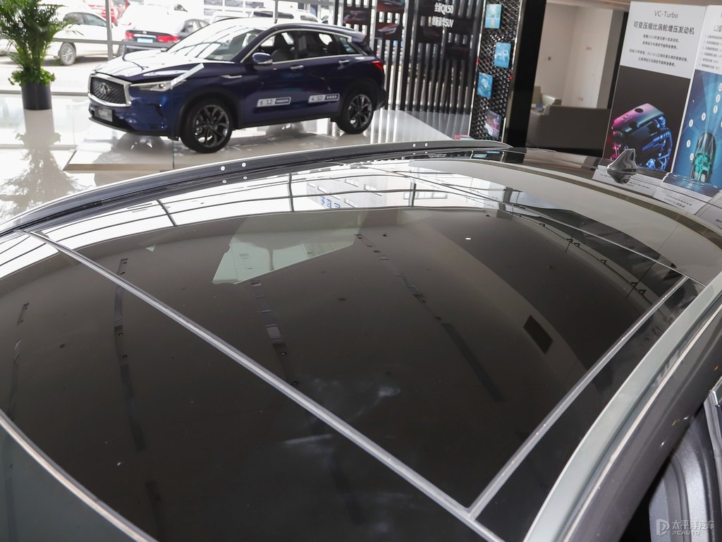 水亮銀英菲尼迪QX50車身外觀圖片