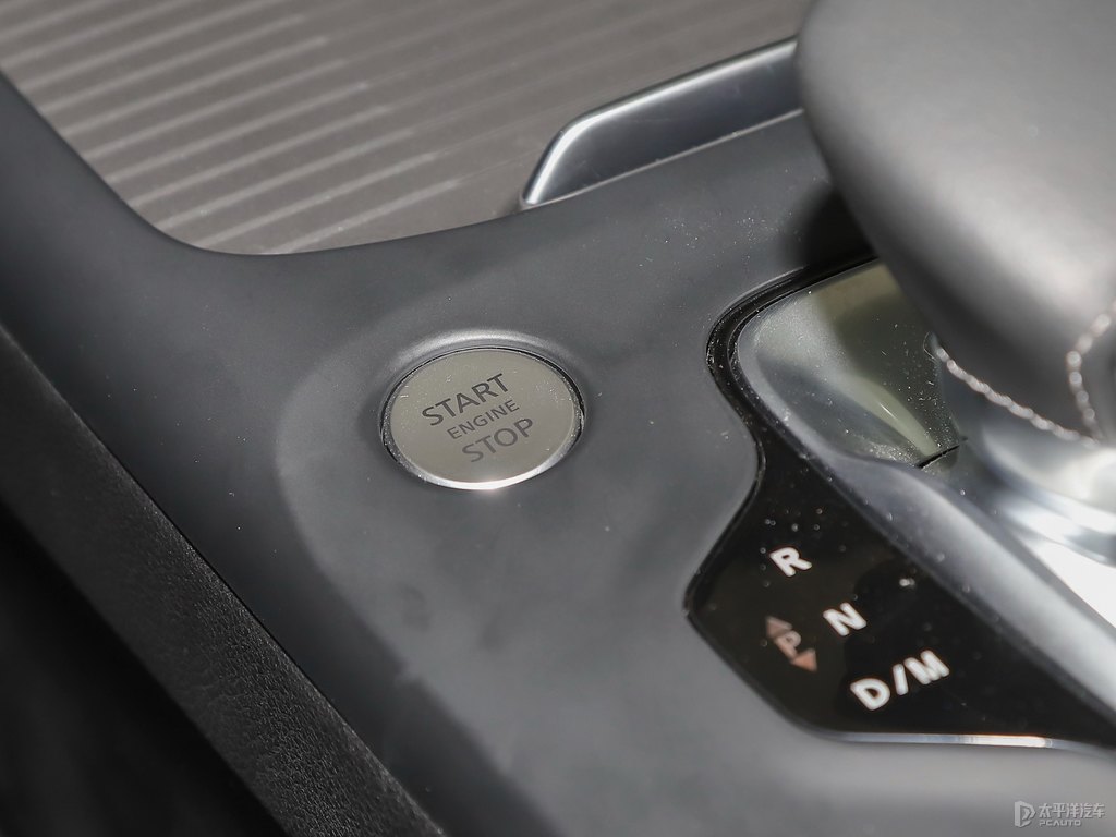 水亮銀英菲尼迪QX50中控內(nèi)飾圖片