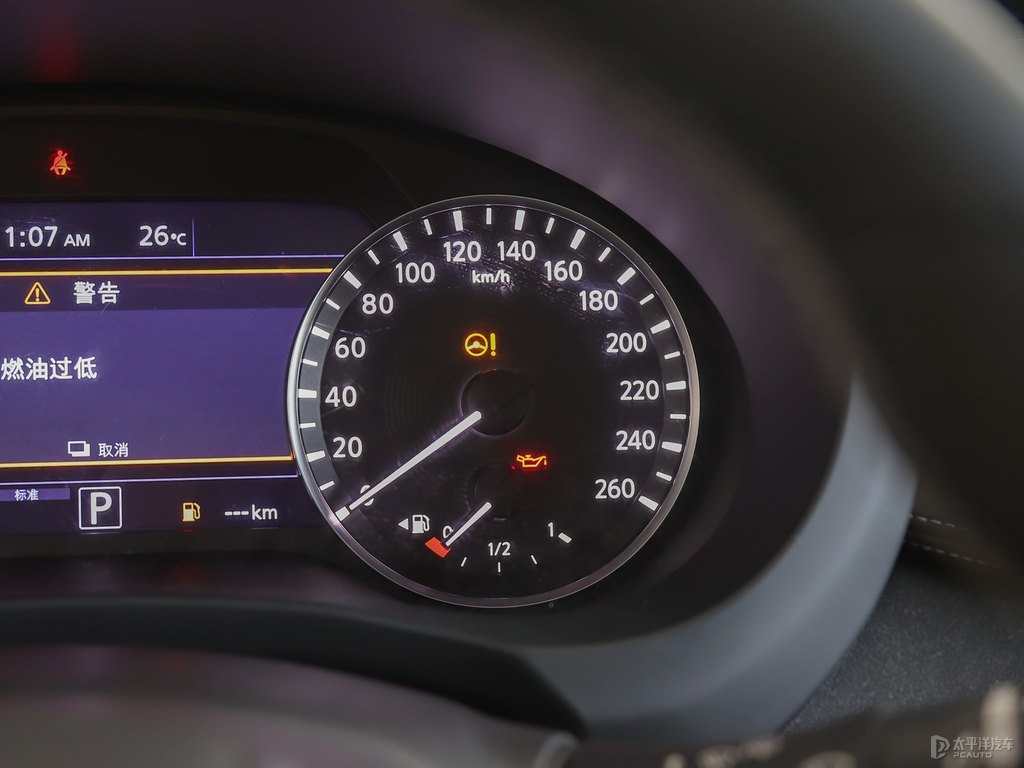 水亮銀英菲尼迪QX50中控內(nèi)飾圖片