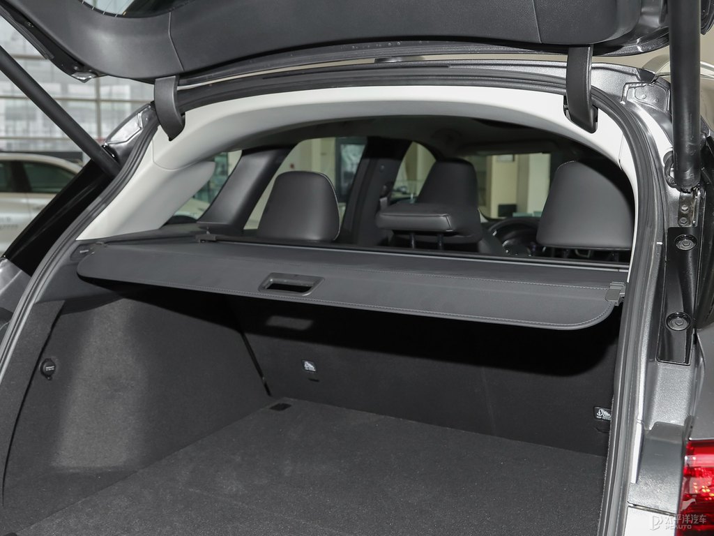 水亮銀英菲尼迪QX50后備廂空間圖片