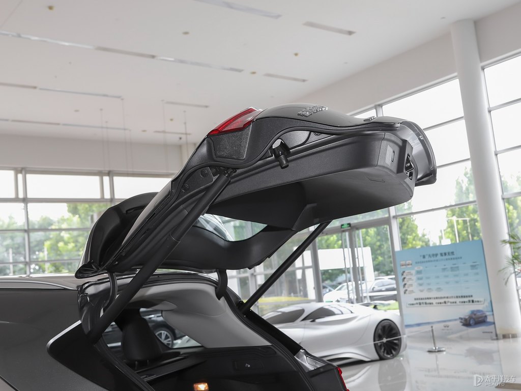 水亮銀英菲尼迪QX50后備廂空間圖片