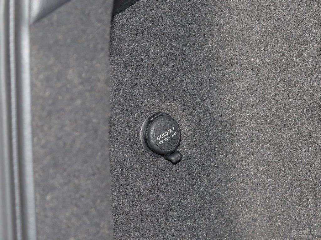 水亮銀英菲尼迪QX50后備廂空間圖片