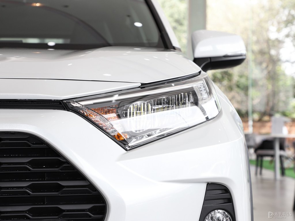 珍珠白RAV4榮放車頭外觀圖片