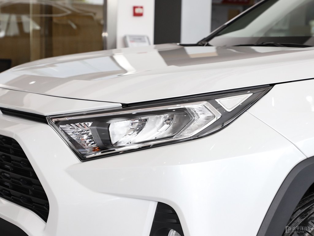 珍珠白RAV4榮放車頭外觀圖片