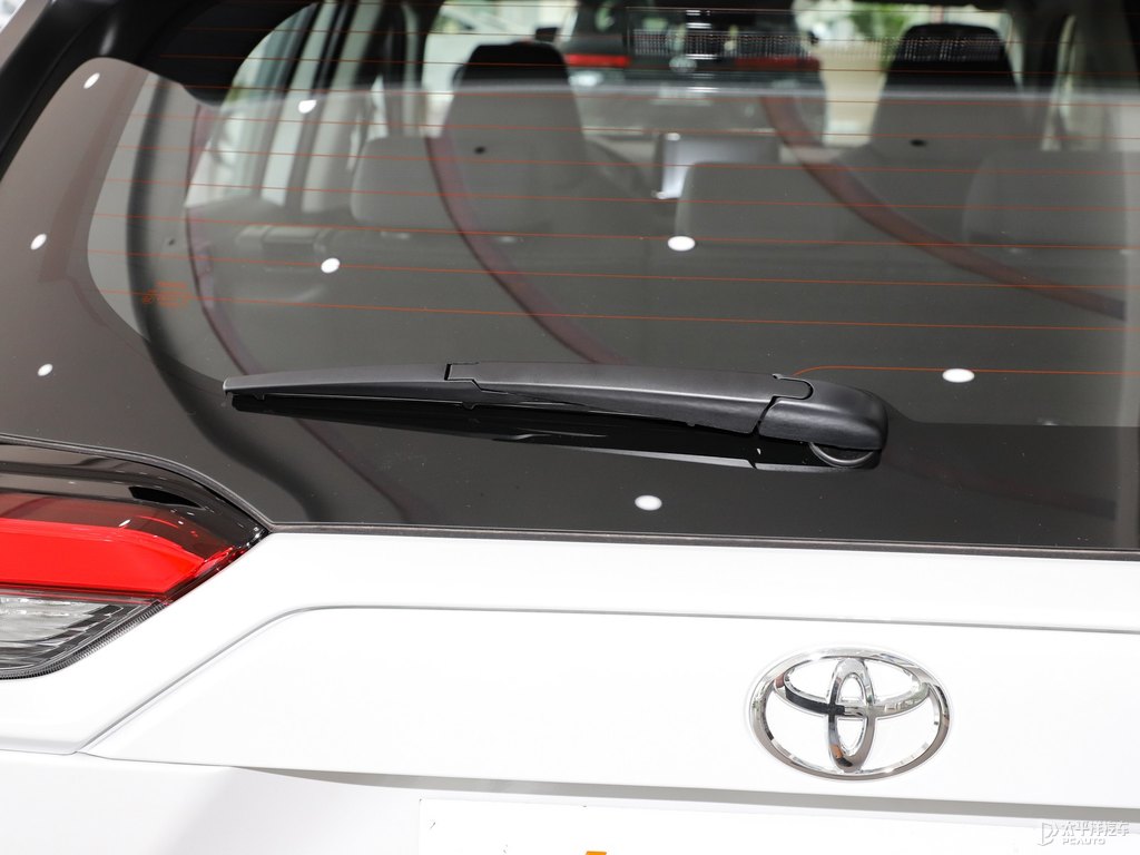 珍珠白RAV4榮放車尾外觀圖片