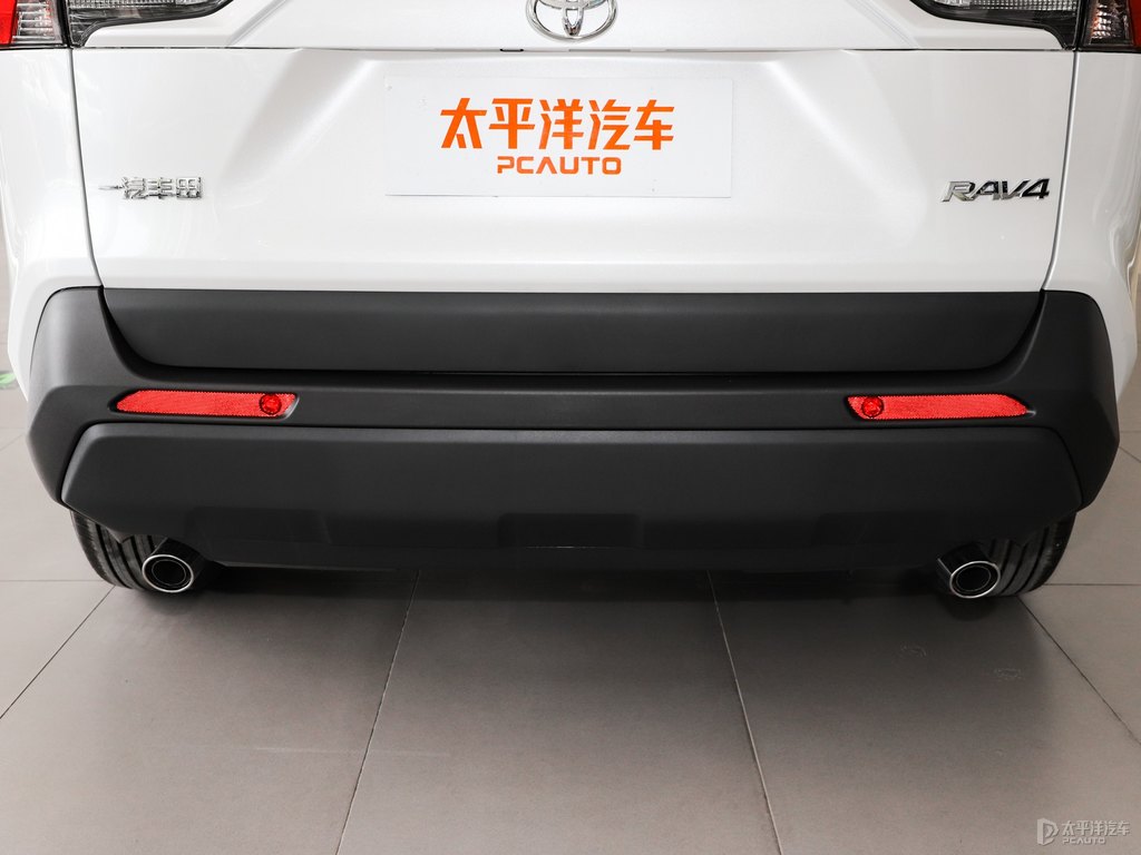 珍珠白RAV4榮放車尾外觀圖片
