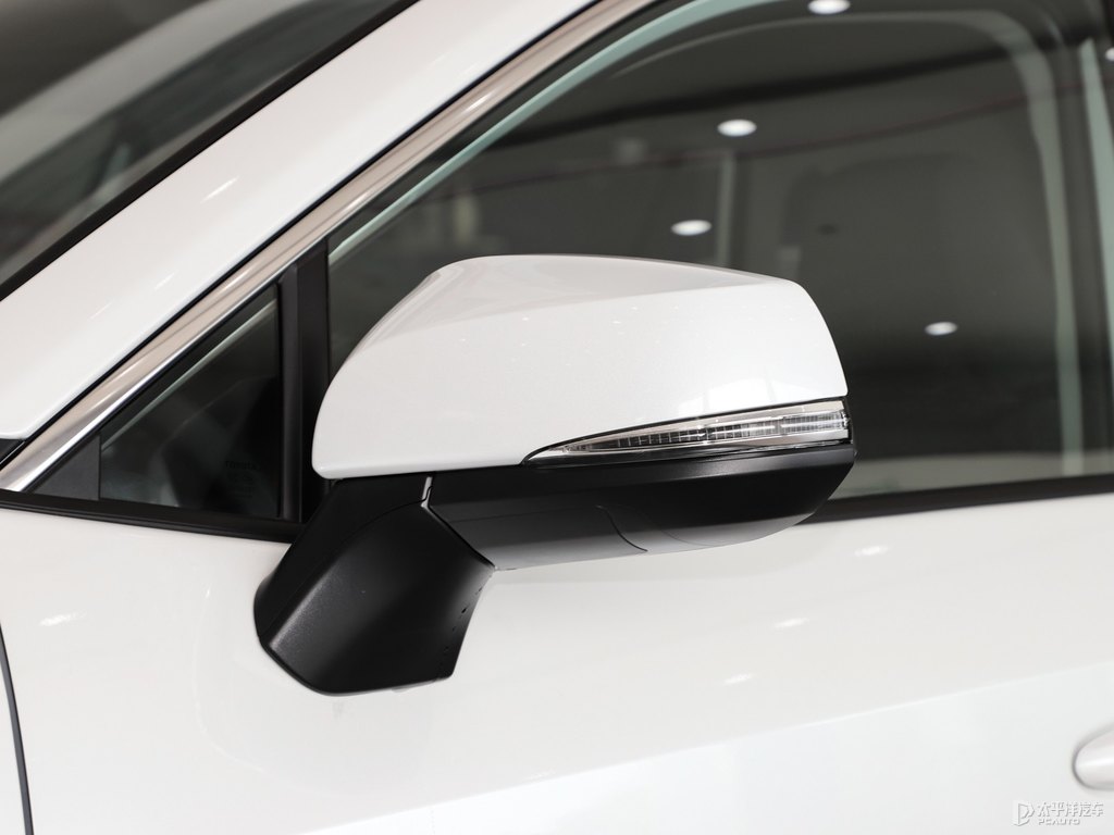 珍珠白RAV4榮放車身外觀圖片