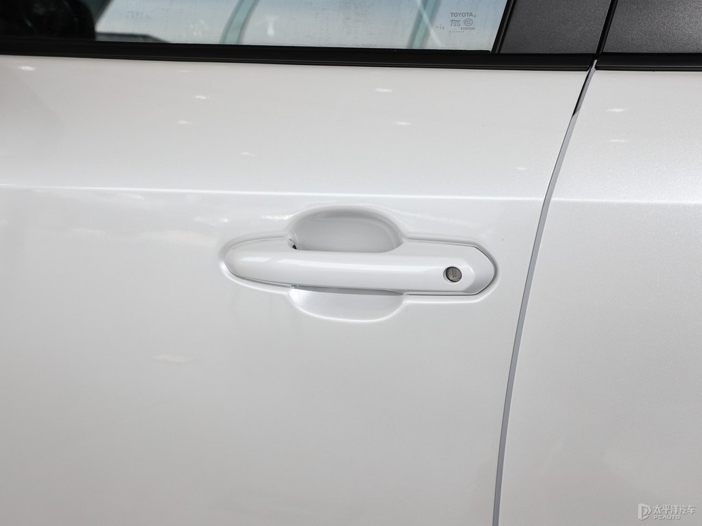 珍珠白RAV4榮放車身外觀圖片