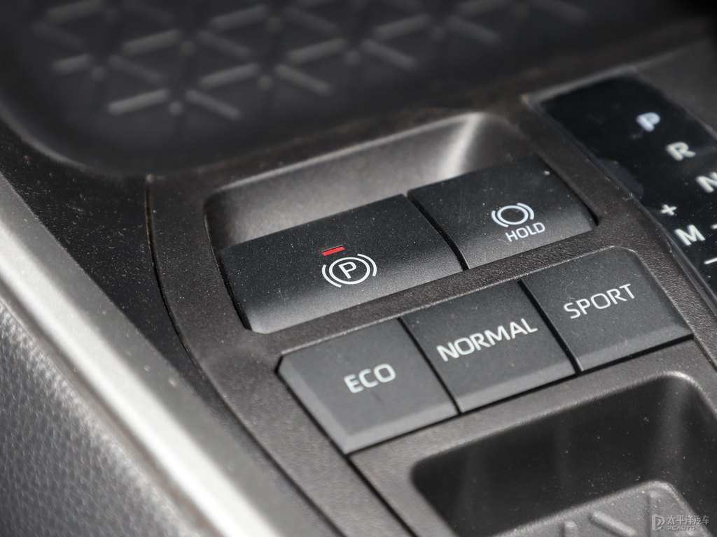 珍珠白RAV4榮放中控內(nèi)飾圖片