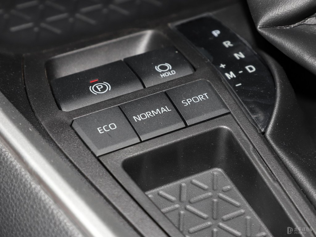 珍珠白RAV4榮放中控內(nèi)飾圖片