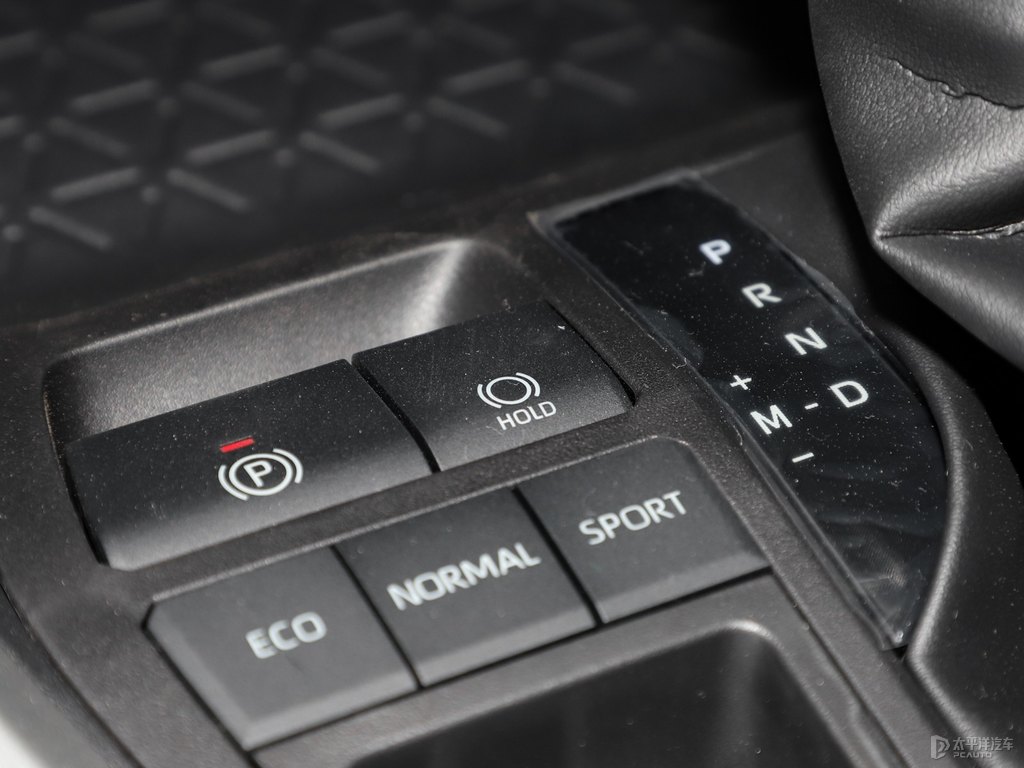 珍珠白RAV4榮放中控內(nèi)飾圖片