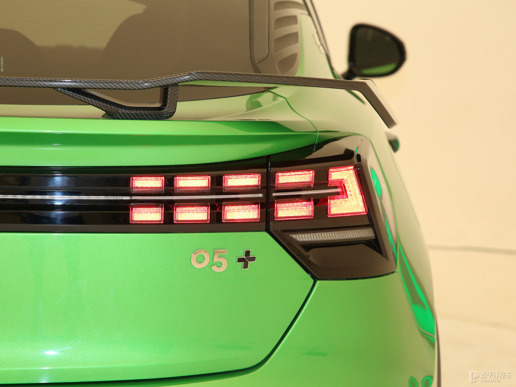 領(lǐng)克05車尾外觀圖片