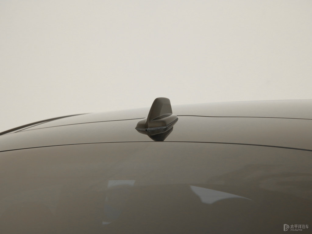 領(lǐng)克05車尾外觀圖片
