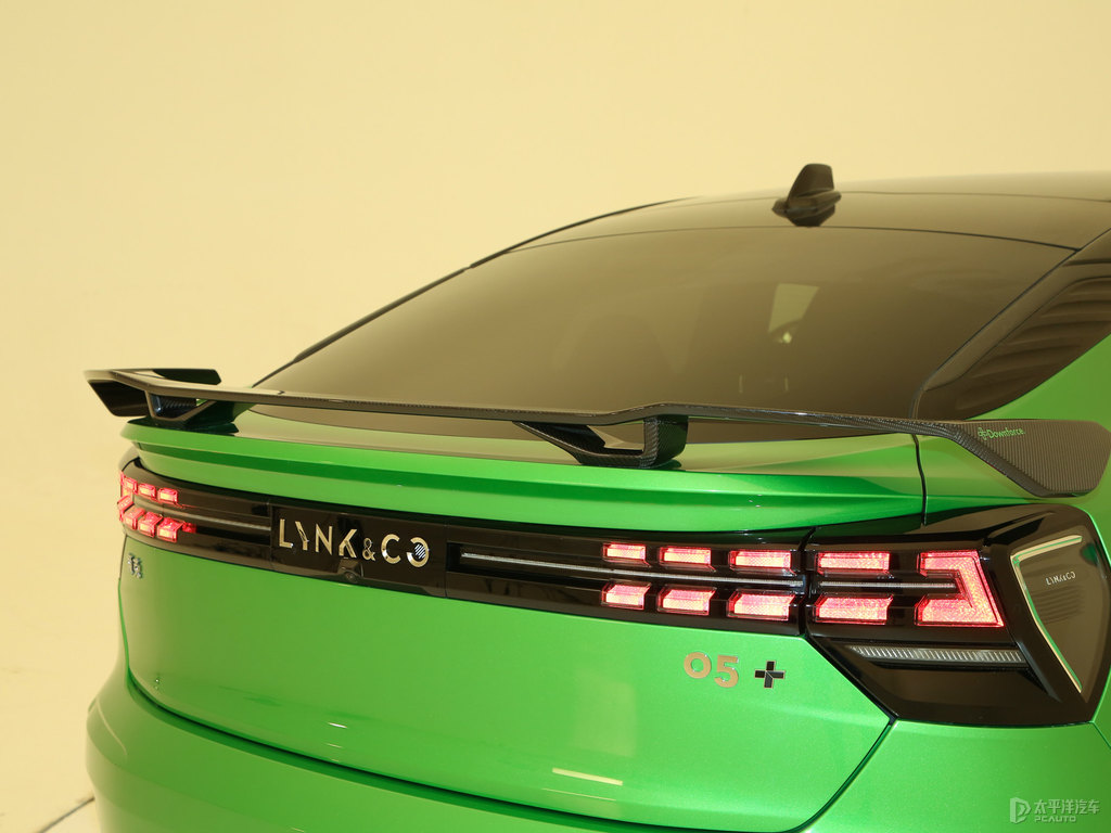 領(lǐng)克05車尾外觀圖片