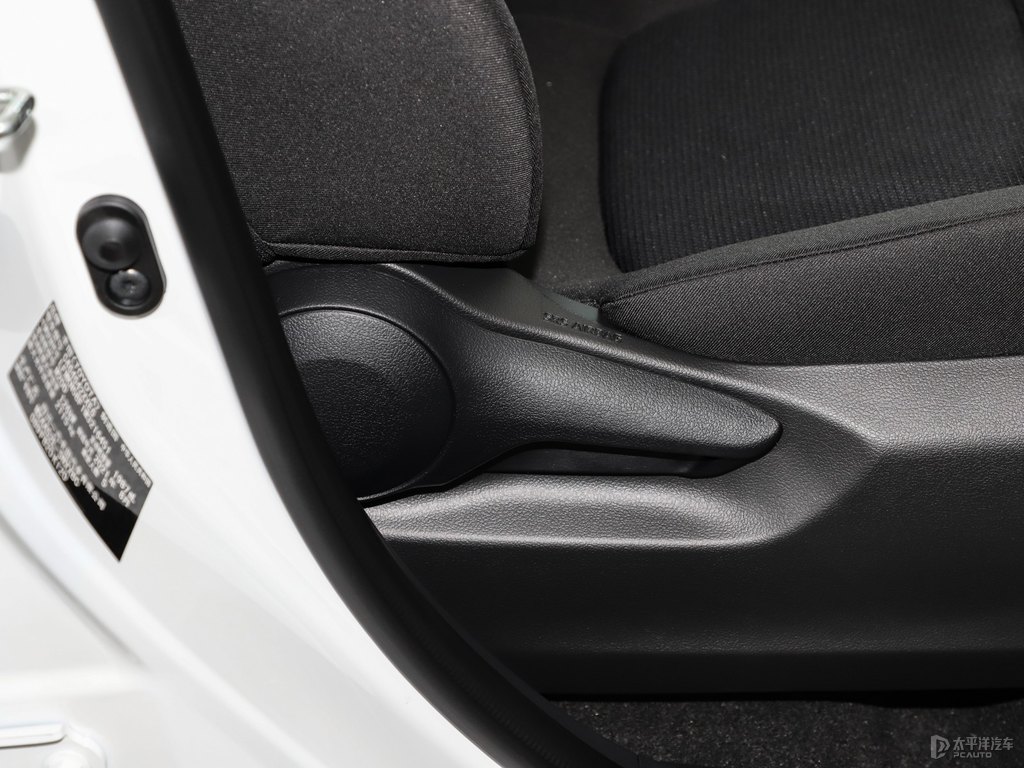 珍珠白RAV4榮放座椅內(nèi)飾圖片