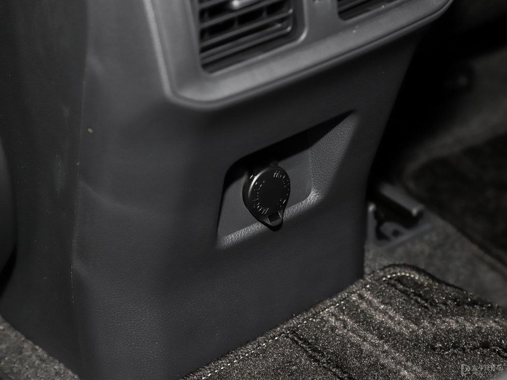 珍珠白RAV4榮放座椅內(nèi)飾圖片