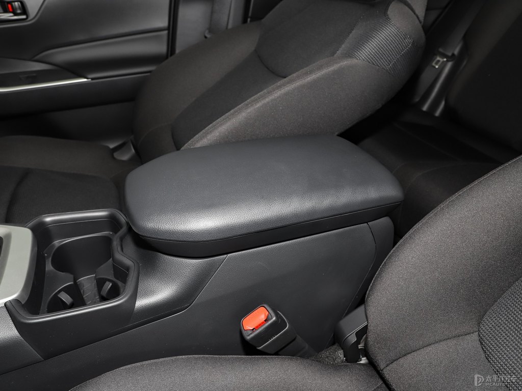 珍珠白RAV4榮放座椅內(nèi)飾圖片
