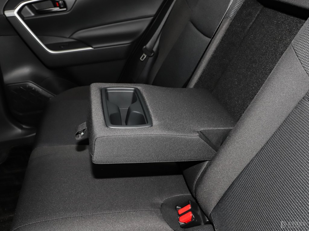珍珠白RAV4榮放座椅內(nèi)飾圖片