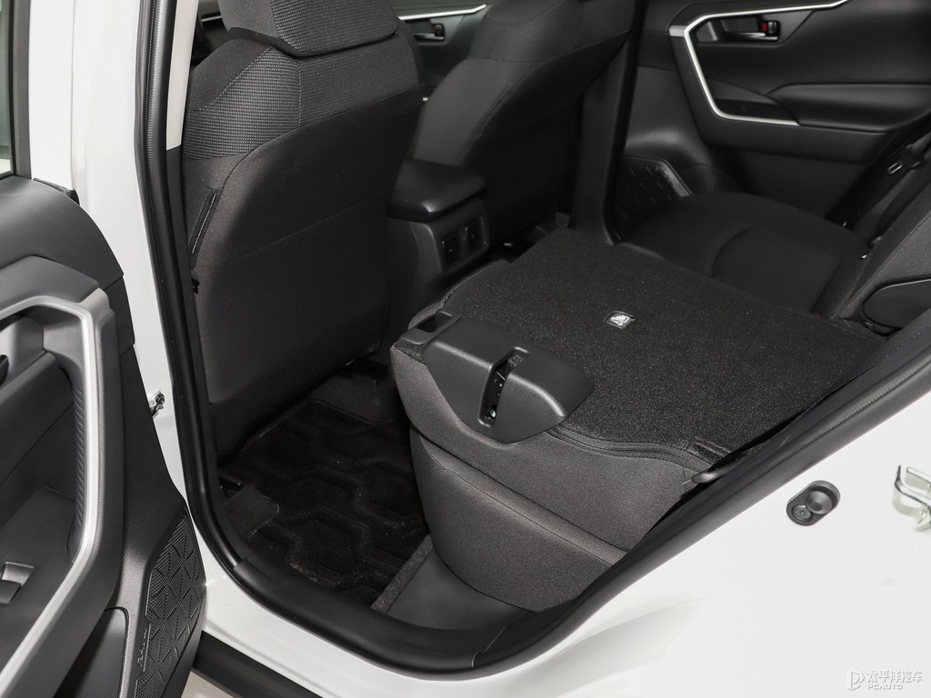 珍珠白RAV4榮放座椅內(nèi)飾圖片