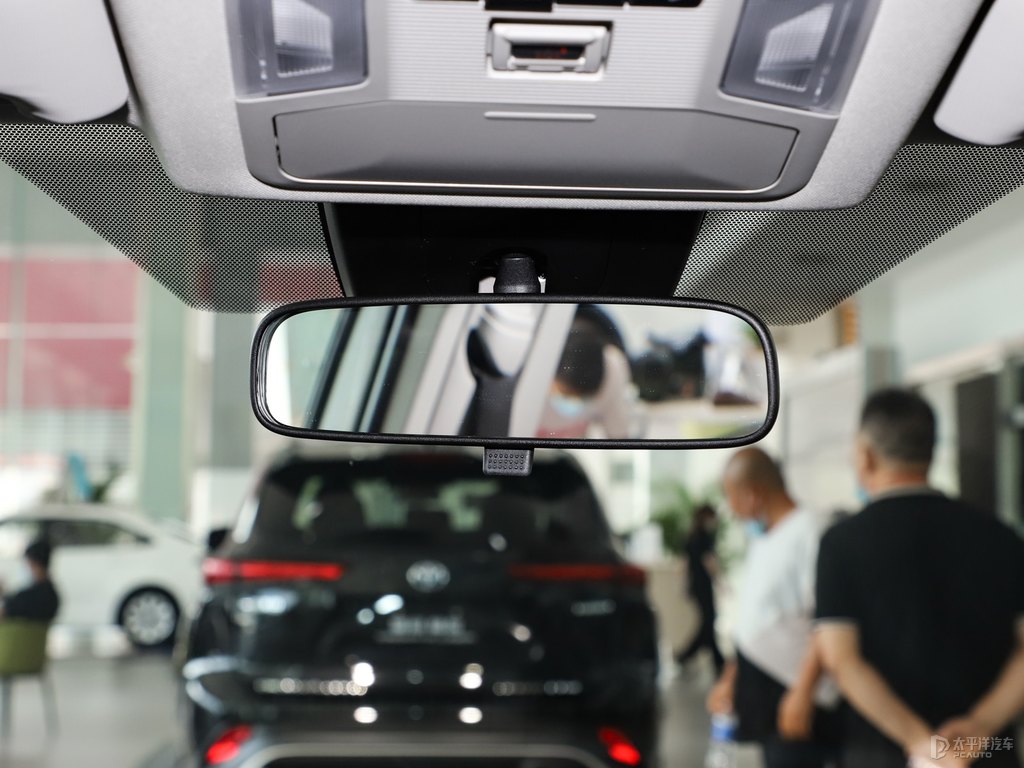 珍珠白RAV4榮放車廂內(nèi)飾圖片
